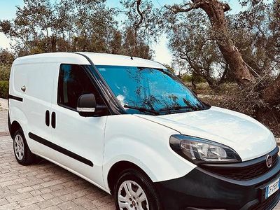 Usata Fiat Doblò 105 CV (77 kW) 2019 Bianco Monovolume