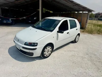 Usata Fiat Punto 60 CV (44 kW) 2003 Bianco Utilitaria