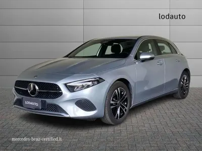Usado Mercedes A180 Advanced 136 CV (100 kW) 2025 Plateado Berlina