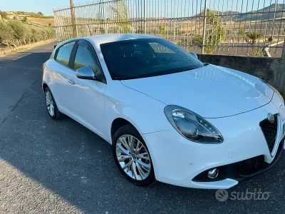 Usata Alfa Romeo Giulietta Impression 120 CV (88 kW) 2018 Bianco Utilitaria