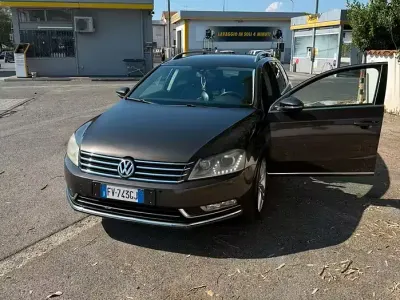 Usata VW Passat 105 CV (77 kW) 2012 Marrone Station wagon