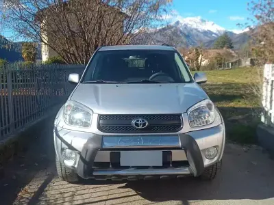 Usata Toyota RAV4 150 CV (110 kW) 2004 Grigio SUV
