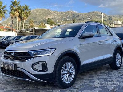 Usata VW T-Roc Life 150 CV (110 kW) 2022 Grigio SUV