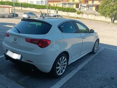 Usata Alfa Romeo Giulietta 82 CV (60 kW) 2012 Bianco Utilitaria