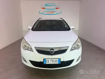 Käytetty Opel Astra Cosmo 110 HP (80 kW) 2011 Valkoinen Farmari