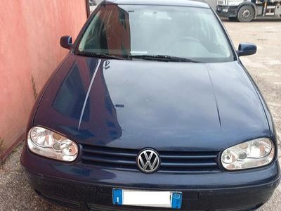 Usata VW Golf IV 101 CV (74 kW) 2002 Blu Berlina