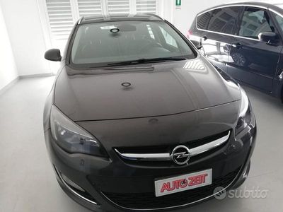 Usata Opel Astra 140 CV (102 kW) 2014 Grigio Station wagon