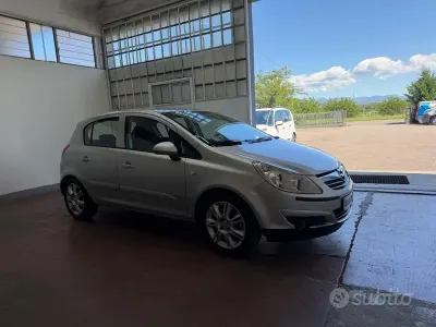 Usata Opel Corsa Cosmo 90 CV (66 kW) 2007 Grigio Utilitaria