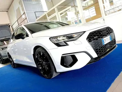 Usata Audi A3 S-Line 200 CV (147 kW) 2022 Bianco ghiacciato met Berlina
