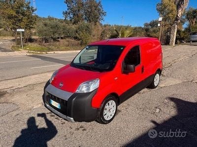 Begagnad Fiat Fiorino 95 HK (69 kW) 2016 Röd Minibuss