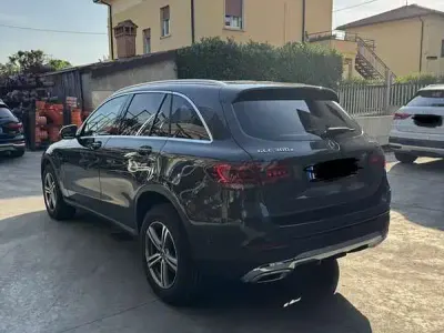 Usata Mercedes GLC300e Business 211 CV (155 kW) 2020 Grigio SUV