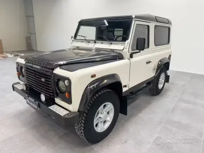 Usata Land Rover Defender 122 CV (89 kW) 2002 Bianco SUV