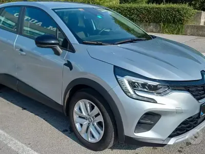 Usado Renault Captur 91 CV (66 kW) 2021 Gris SUV
