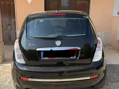 Begagnad Lancia Ypsilon 2011 Svart Halvkombi
