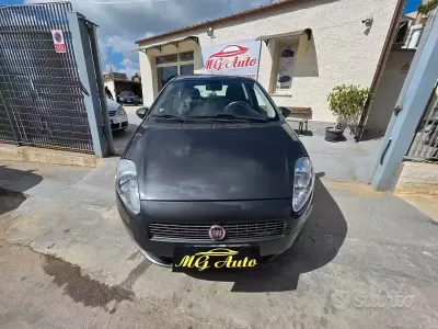 Usata Fiat Grande Punto Emotion 90 CV (66 kW) 2009 Grigio Utilitaria
