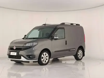 Usata Fiat Doblò Lounge 120 CV (88 kW) 2019 Grigio ferro metallizato Monovolume