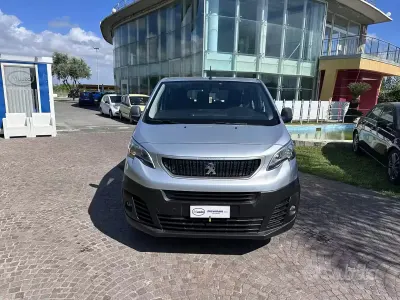 Begagnad Peugeot Traveller S 120 HK (88 kW) 2019 Grå Minibuss