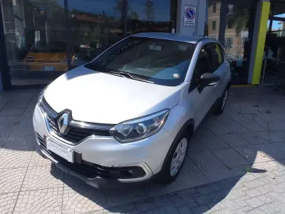 Usata Renault Captur Life 90 CV (66 kW) 2019 Argento SUV