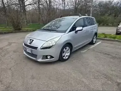 Usata Peugeot 5008 112 CV (82 kW) 2011 Grigio Monovolume