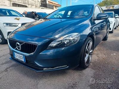 Usata Volvo V40 Momentum 2017 Grigio Berlina