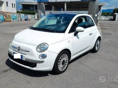 Begagnad Fiat 500 Lounge 95 HK (69 kW) 2012 Vit Sedan