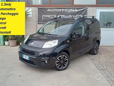 Käytetty Fiat Qubo Lounge 80 HP (58 kW) 2016 Musta Tila-auto