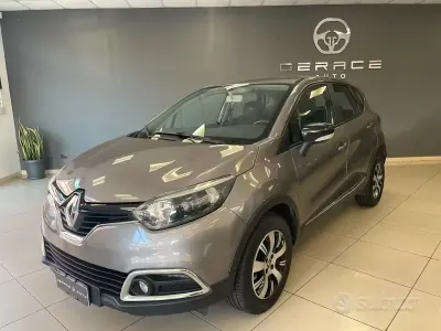 Usata Renault Captur Intens 90 CV (66 kW) 2017 Grigio SUV