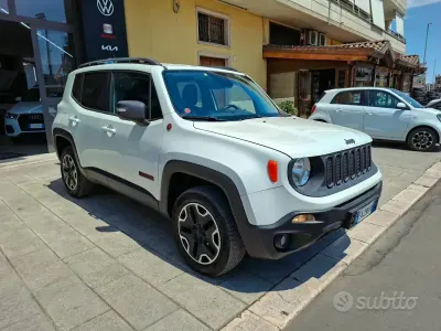 Usata Jeep Renegade Trailhawk 170 CV (125 kW) 2015 Bianco SUV