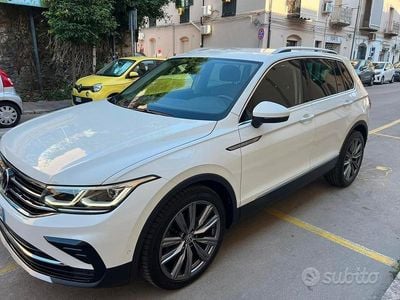 Usata VW Tiguan R-line 150 CV (110 kW) 2021 Bianco SUV