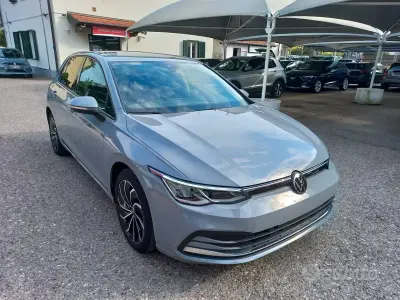 Usata VW Golf VIII Active 150 CV (110 kW) 2022 Grigio Berlina