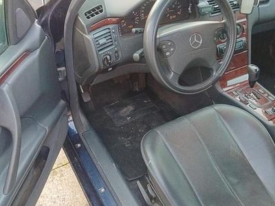Usata Mercedes 220 136 CV (100 kW) 2002 Blu Berlina