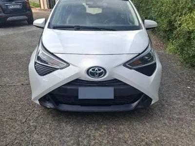 Usata Toyota Aygo Connect Style 72 CV (52 kW) 2021 Bianco Utilitaria