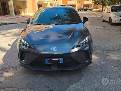 Usata MG MG4 EV 150 kW (204 CV) 2023 Grigio Utilitaria