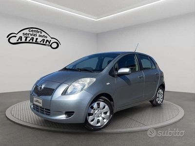 Usata Toyota Yaris Sol 69 CV (50 kW) 2006 Grigio Utilitaria