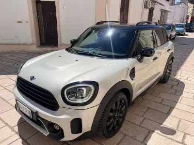 Usata Mini Cooper D Countryman Business 150 CV (110 kW) 2021 Argento SUV