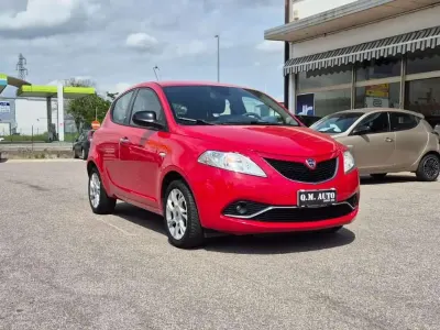 Usata Lancia Ypsilon Gold 69 CV (50 kW) 2016 Rosso Utilitaria