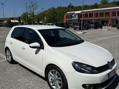 Usata VW Golf VI Highline 105 CV (77 kW) 2010 Bianco Utilitaria