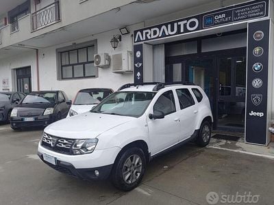 Usata Dacia Duster Lauréate 110 CV (80 kW) 2016 Bianco SUV