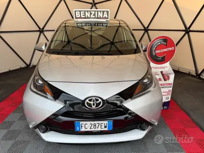 Usata Toyota Aygo X-wave 69 CV (50 kW) 2016 Grigio Utilitaria