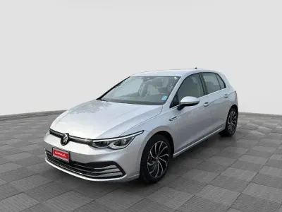Usata VW Golf VII Style 131 CV (96 kW) 2021 Argento Utilitaria