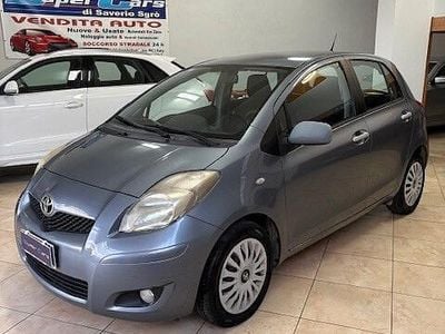 Usata Toyota Yaris Sol 89 CV (65 kW) 2010 Grigio Berlina