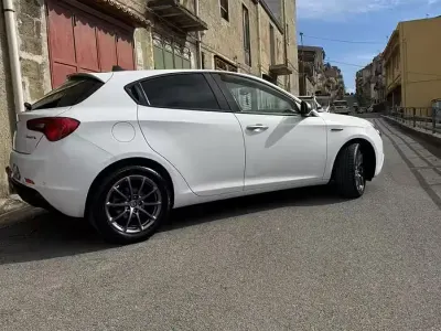 Brugt Alfa Romeo Giulietta 120 HK (88 kW) 2018 Hvid Hatchback