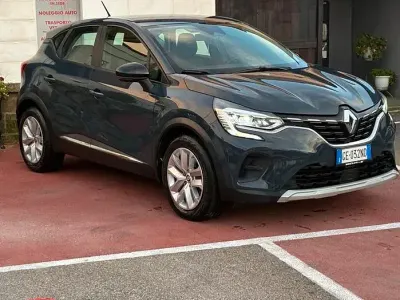 Usata Renault Captur Zen 95 CV (69 kW) 2021 Blu/azzurro SUV