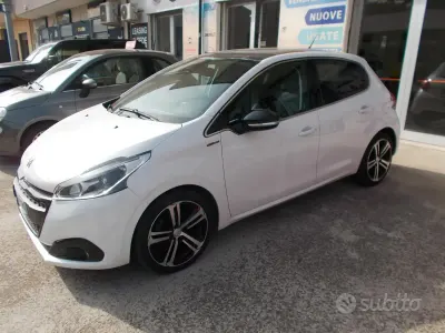 Usata Peugeot 208 GT-line 100 CV (73 kW) 2018 Bianco Utilitaria