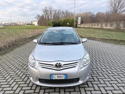 Usata Toyota Auris Sol 99 CV (72 kW) 2010 Argento Utilitaria
