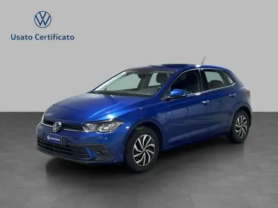 Usata VW Polo Life 95 CV (69 kW) 2023 Reef blue metallizzato Utilitaria