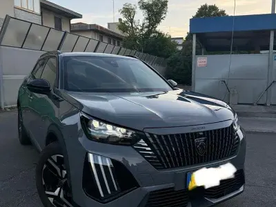 Usata Peugeot 2008 GT-line 131 CV (96 kW) 2024 Grigio SUV