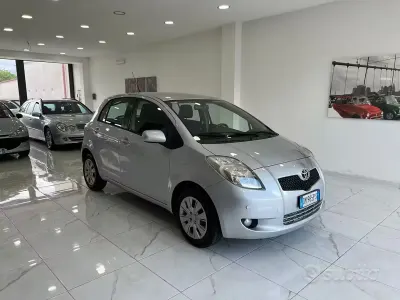 Usata Toyota Yaris Sol 69 CV (50 kW) 2008 Grigio Utilitaria