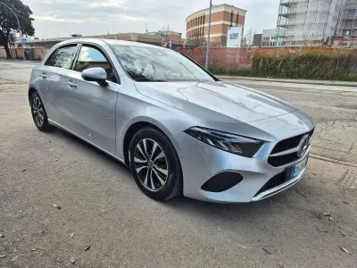 Usata Mercedes A180 116 CV (85 kW) 2023 Argento Berlina