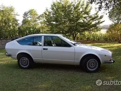 Begagnad Alfa Romeo Alfetta GT/GTV 109 HK (80 kW) 1980 Vit Sportkupé